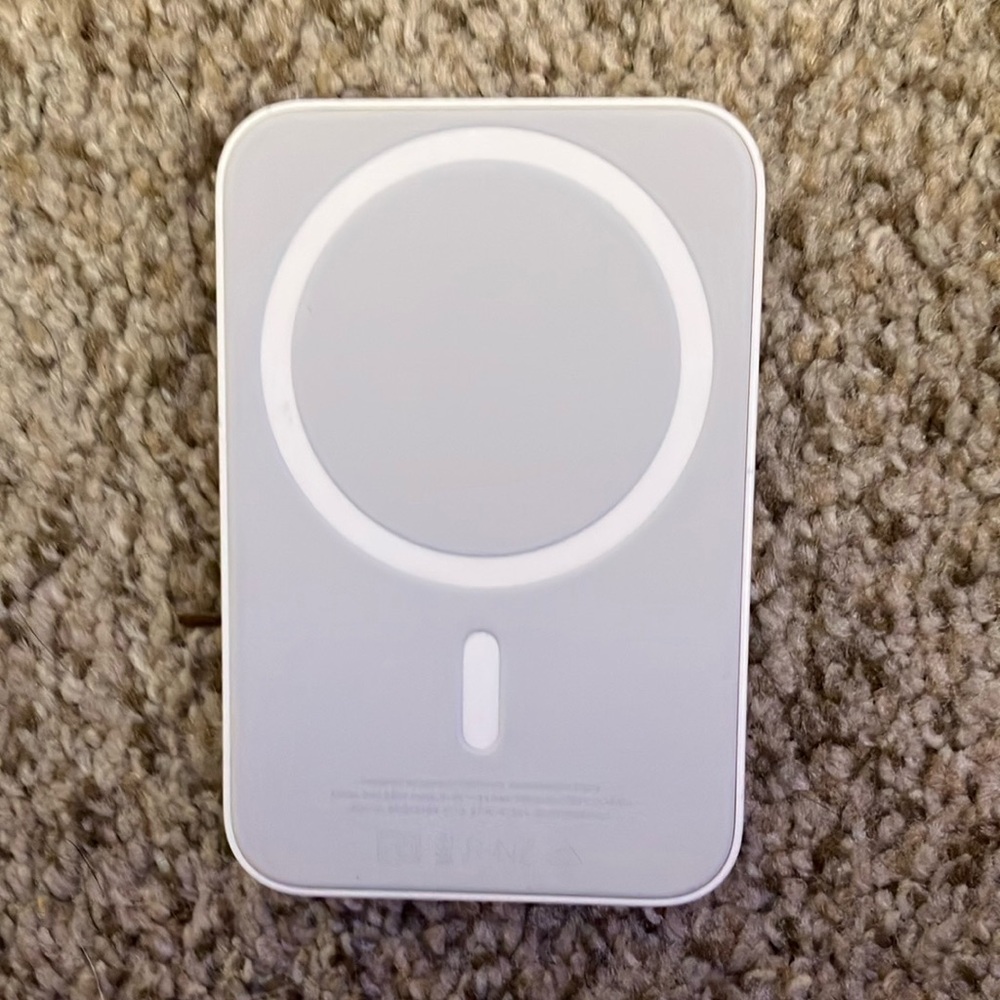 White Magnetic Wireless Charger
